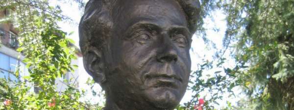 Statue of Lojze Bratuž Momus